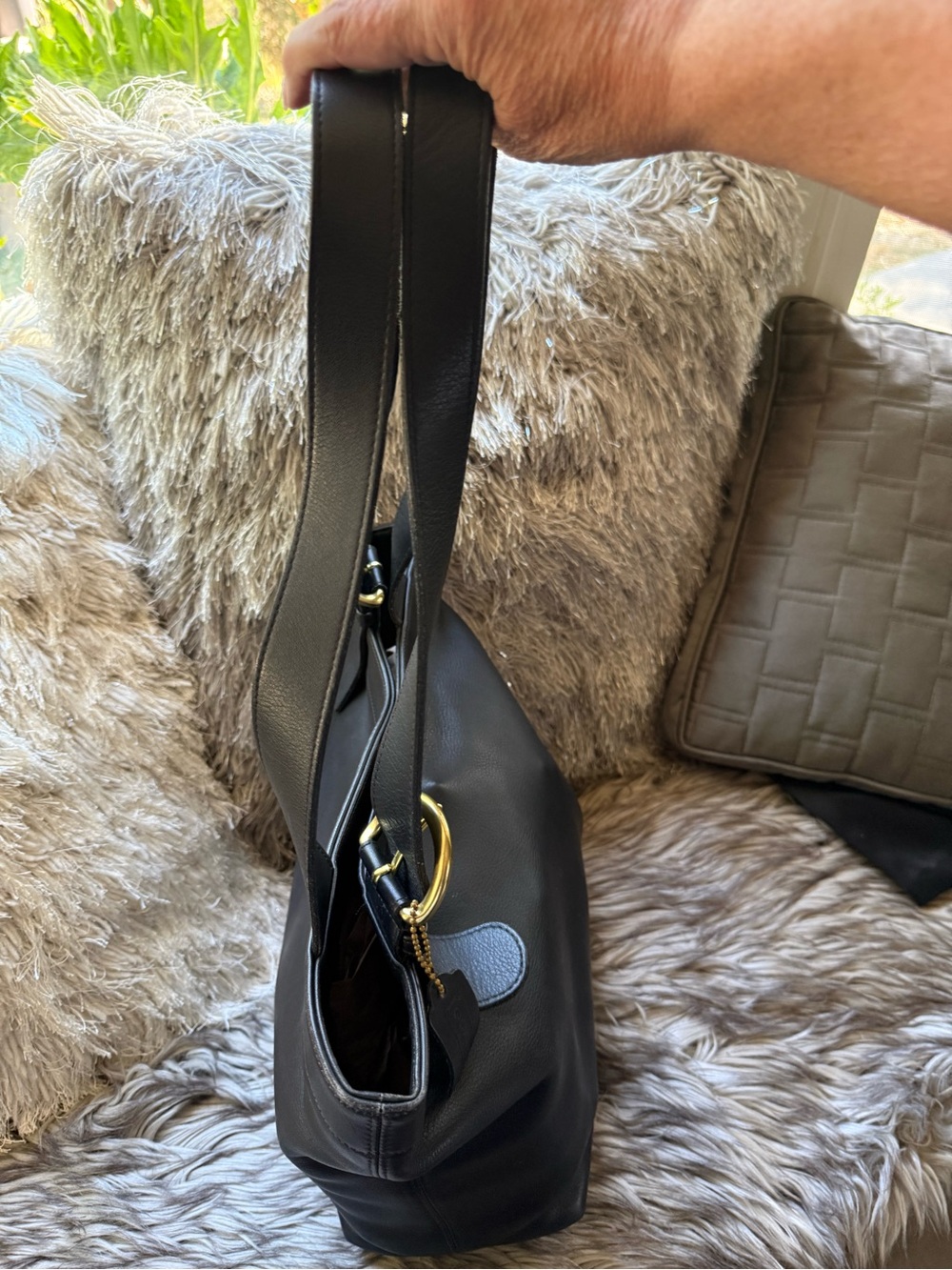 Gorgeous Coach Black Leather Shoulder Tote with Gold Hardware - Picture 5 of 9